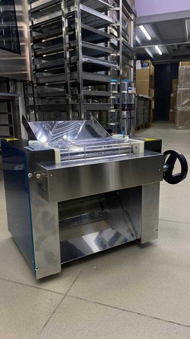 Тестораскаточная машина 30 см. 2800 кВт Настольная