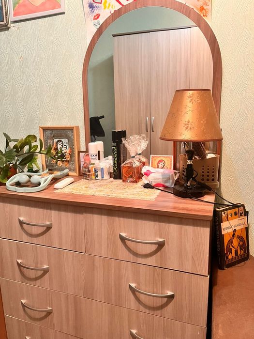 Продам комод с зеркалом