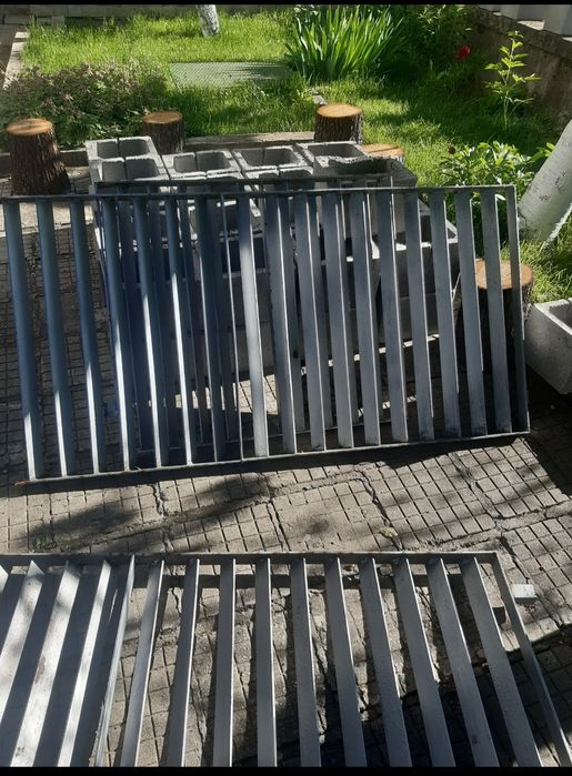 Продавам метална ограда  .
Общата дължина на огра