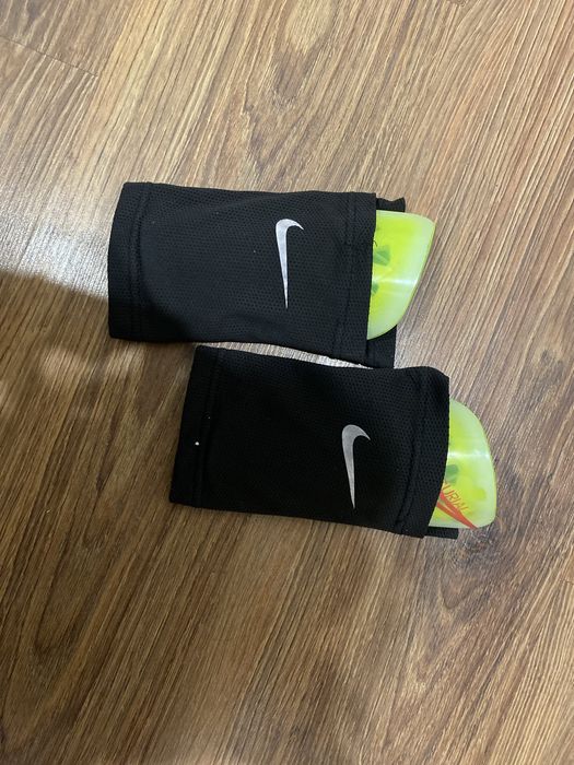 Футбольные щитки nike