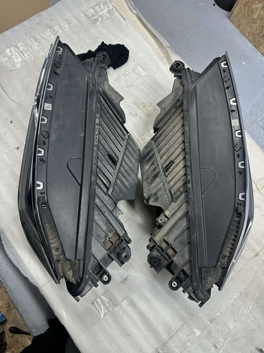 Faruri stânga dreapta vw touareg 3.