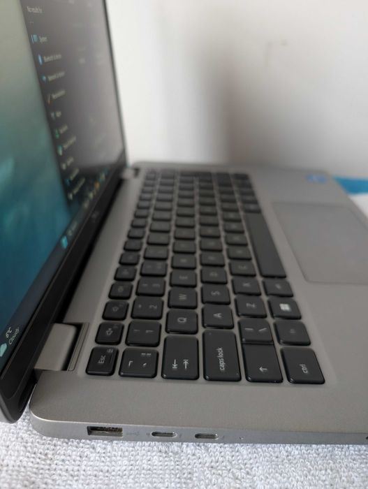 Laptop Dell Latitude 5340 i5-1335U | 16GB RAM | 256GB SSD | Baterie Excelentă | Office Activat | Pachet Complet: Geantă, Incarcător, Mouse