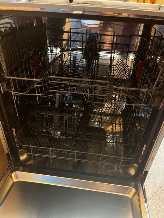 Съдомиялна за вграждане 60см Whirlpool