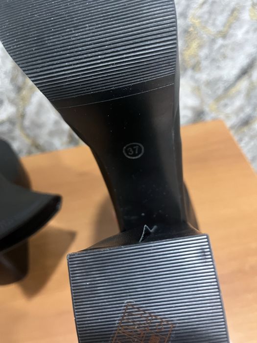 Продам весенние сапоги