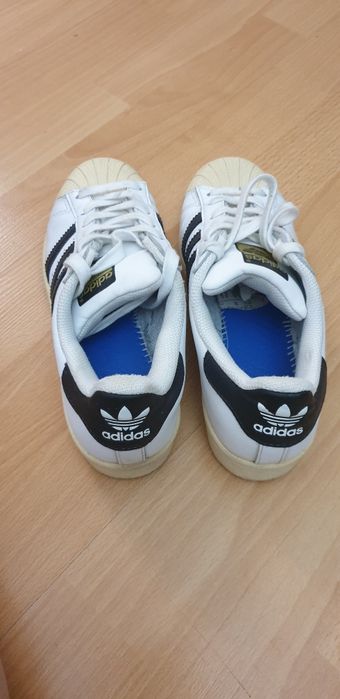 Продаю кроссоыки  Adidas
