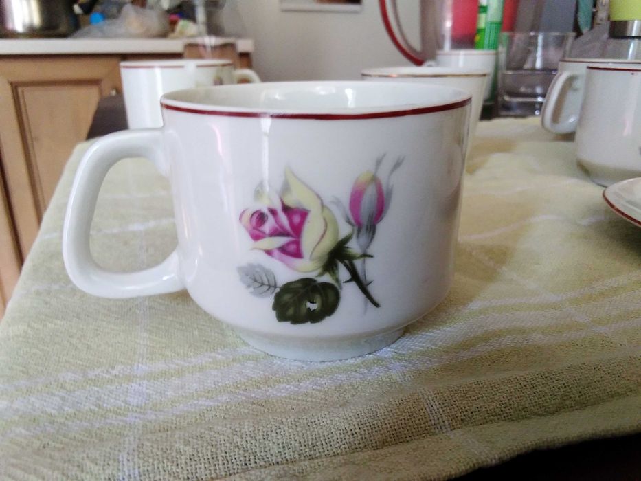 20% отстъпка на всичко до 20 ноември Порцеланова кана, чаши, чайник