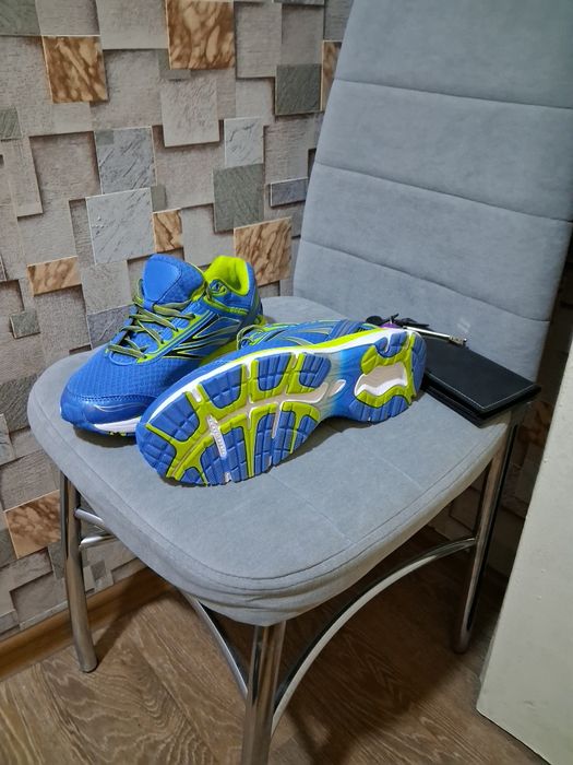 Кроссовки новые срочно