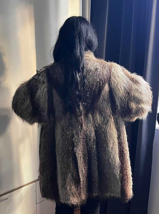 Палто енот изключително.