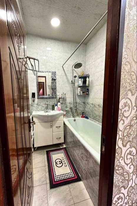 Юнусобод 15кв 4/4/4 Сотилади