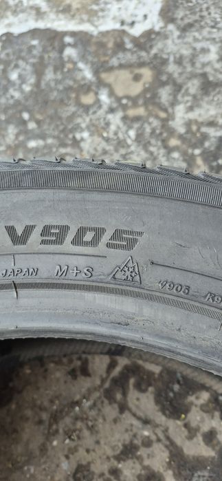 2 anvelope iarna Yokohama 295/40/21.Pretul este pe bucata.