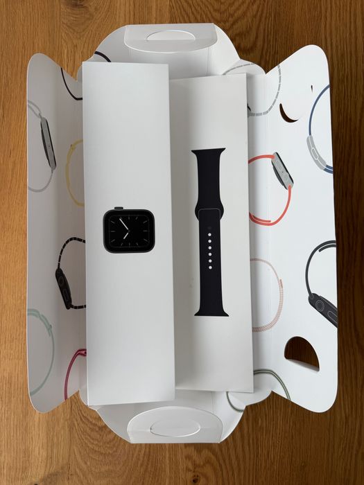 Apple watch 5 series 44 mm.