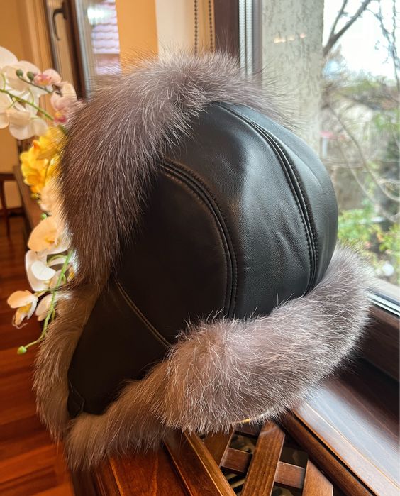 Caciula blana vulpe argintie (unisex)