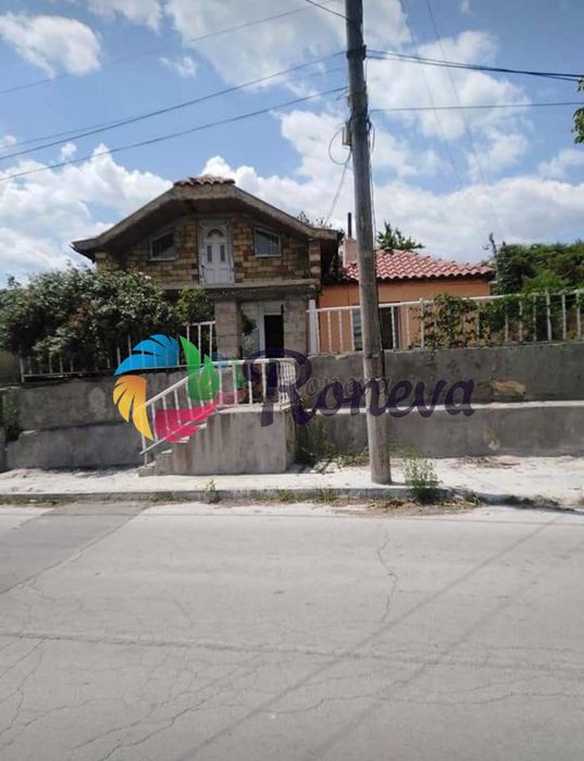 Къща с двор в гр. Девня