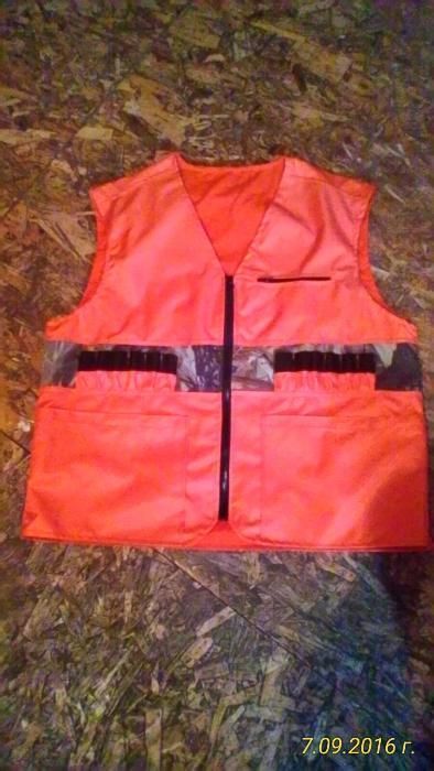 елек-елеци-жилетки за лов.Оранжевия е мембрана
