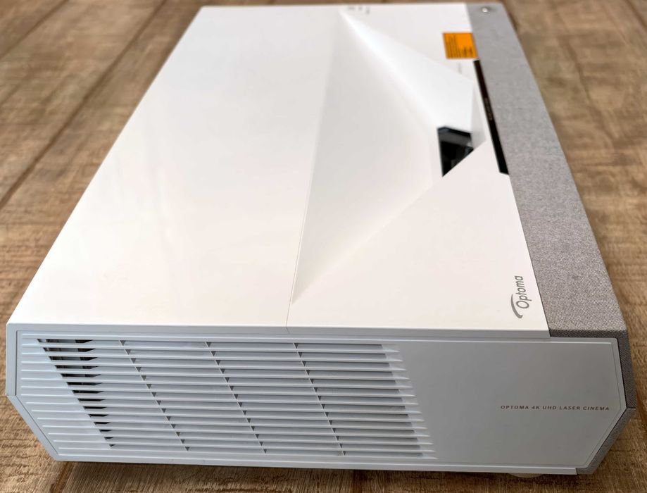 Proiector laser UST - Optoma CinemaX P2