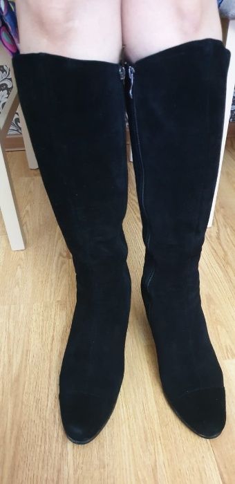 Продам натуральные замшевые сапоги