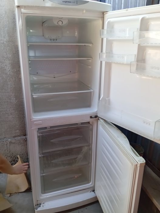 Продам б/у холодильник