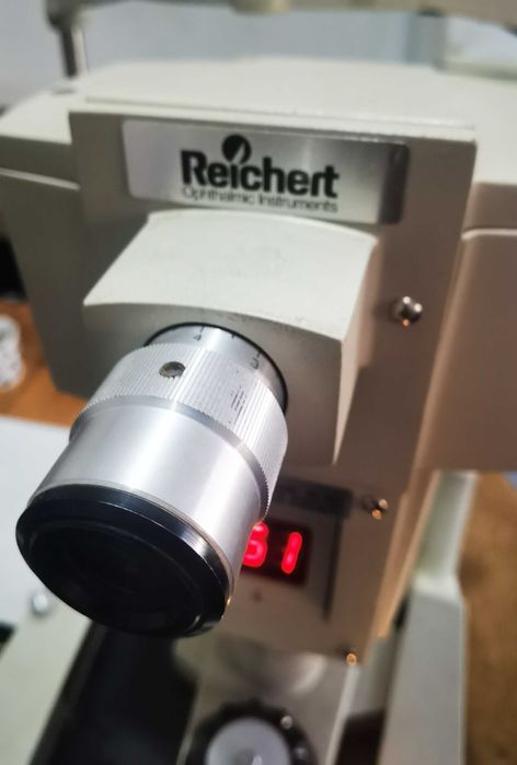 безконтактен тонометър