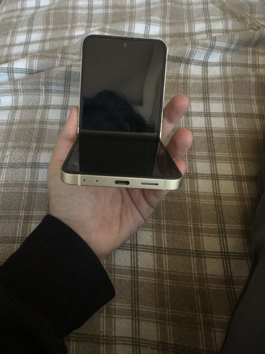 Samsung z flip 6 с гаранция.