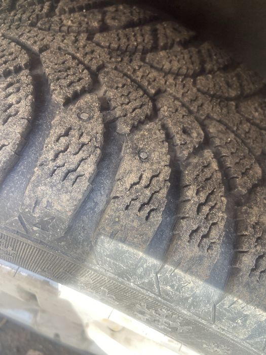 Продам комплект резины на дисках