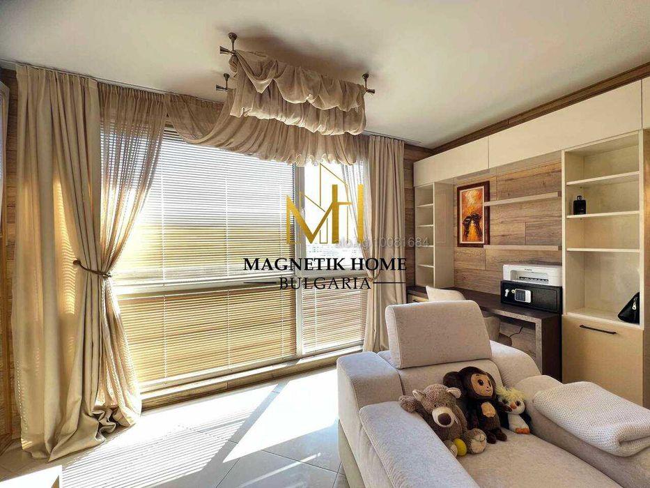 Луксозен двустаен апартамент с 2 бани и паркомясто в супер център