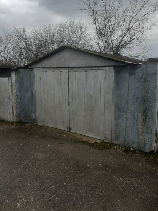 Преместваем метален фабричен  гараж