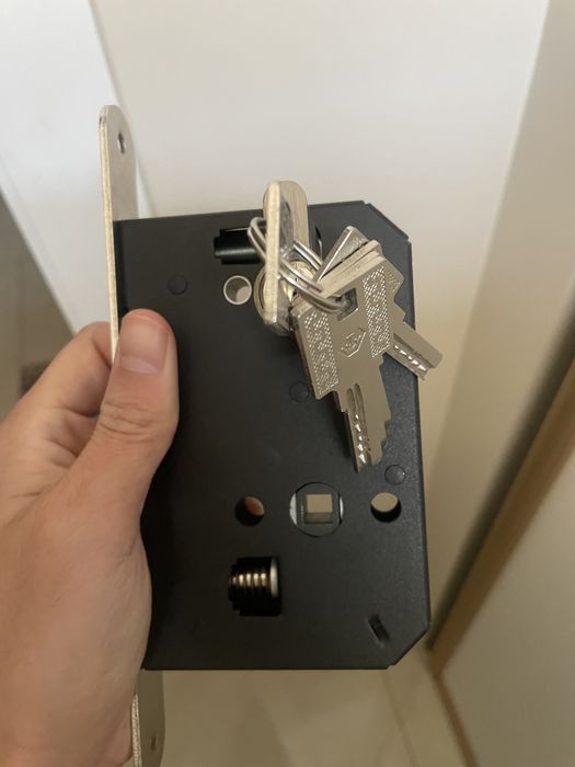 Продам.Дверной замок