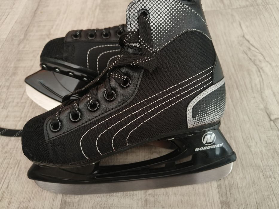 Продам коньки 35 размер