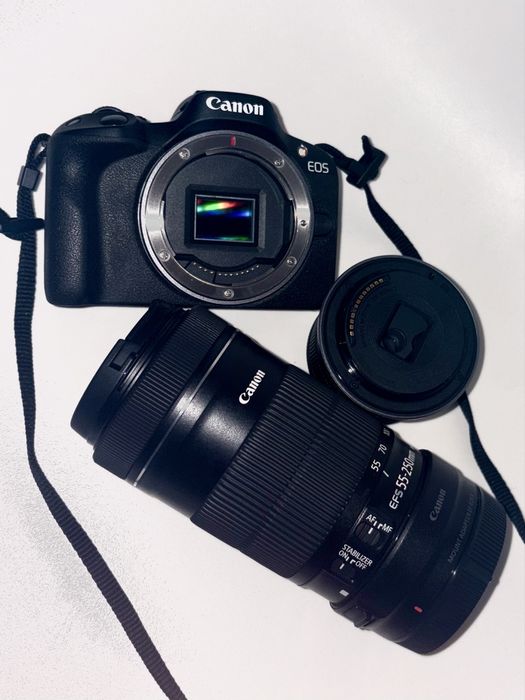 (SET) Cameră foto Canon R50 fotografi/vlogging/content + 2 obiective