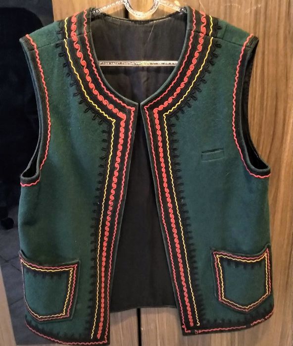 Фолклорни мъжки елеци