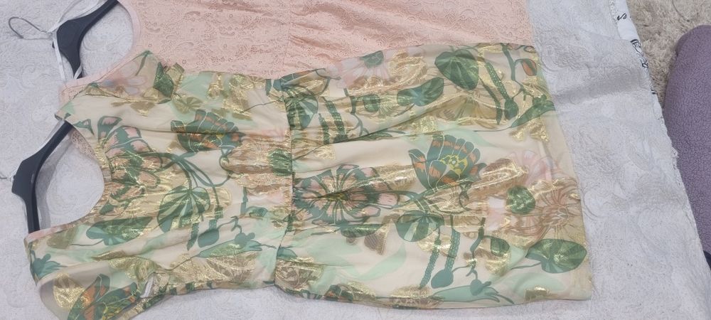 Rochii(preț 2buc.)H&M deosebite