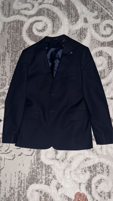 Костюм темно-синий 46 размер