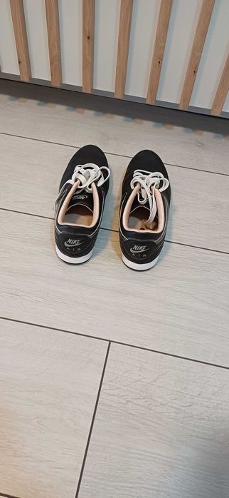 Vand adidasi dama marca Nike (originali) marimea 36, negri