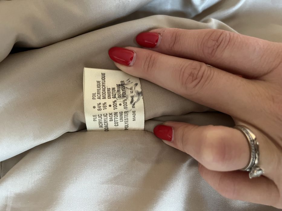 Пухкаво палто от еко косъм в бежов цвят