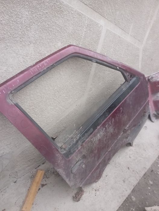 Продам дверь на Ниссан Ванетта 92г