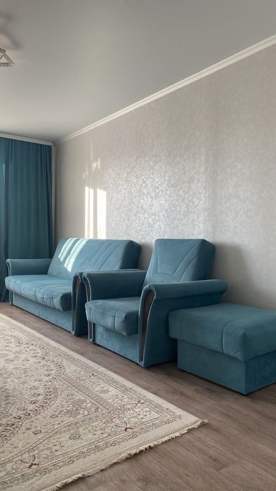 Диван из трех частей, со складным диваном и креслом