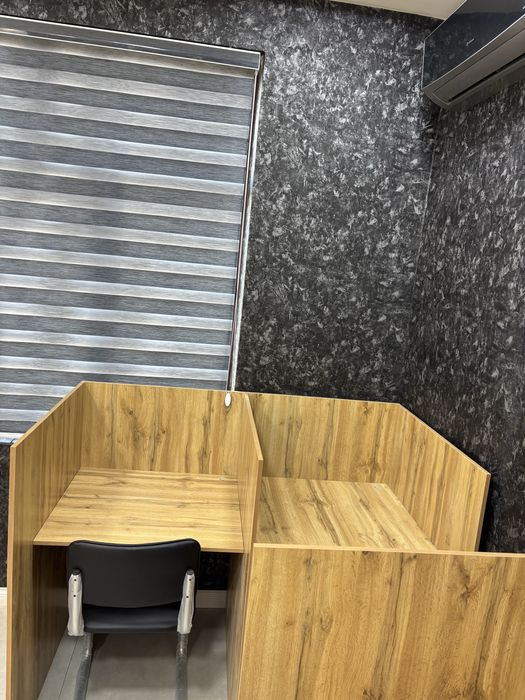 Call operator uchun stol sotiladi