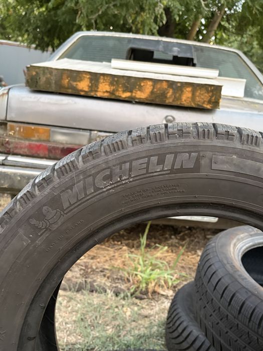 2бр. Гуми за бус Michelin 215/60/17C DOT22