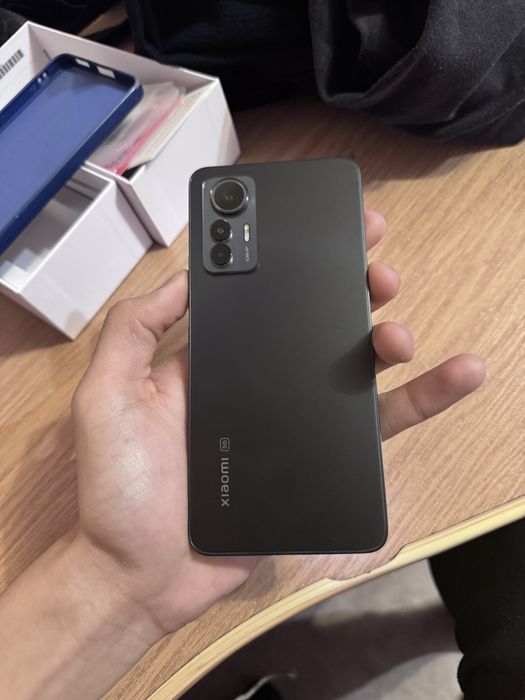 продаю смартфон Xiaomi 12 Lite