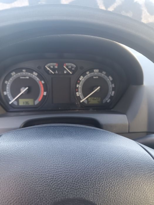 Vând skoda fabia