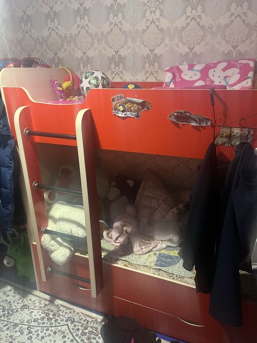 продам двух ярусный кровать