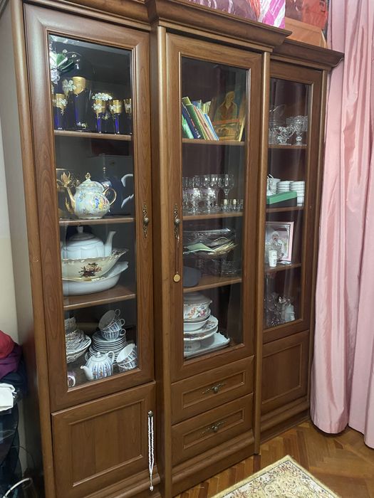 Шкаф витрина напольный