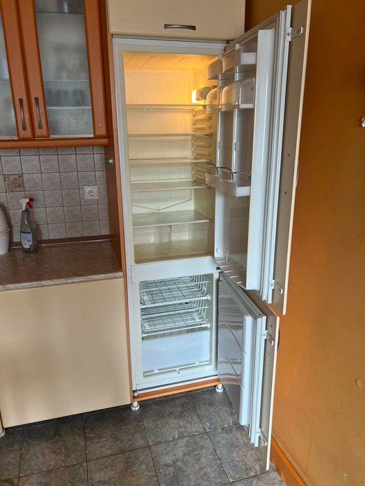 Продавам хладилник за вграждане Кьортинг