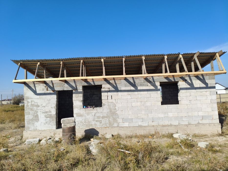 Продам недостроенную времянку размер 10x4