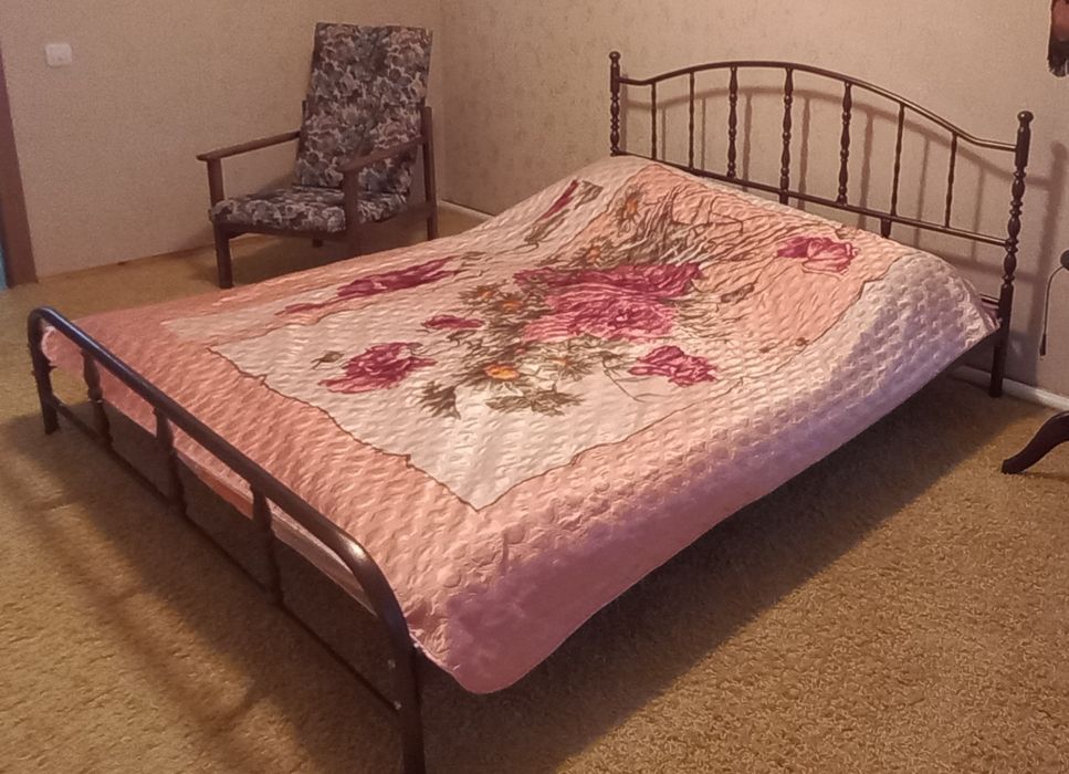 Продам двухспальную кровать