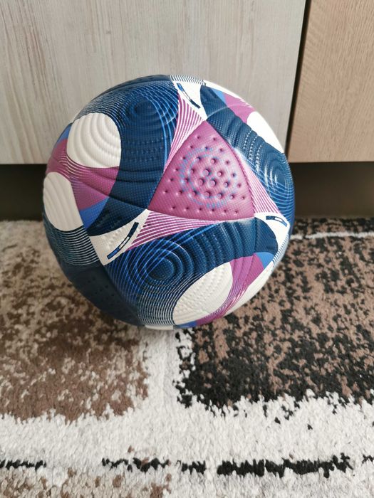 Футболна топка за тренировки и мачове. Чисто нова. Размер 5