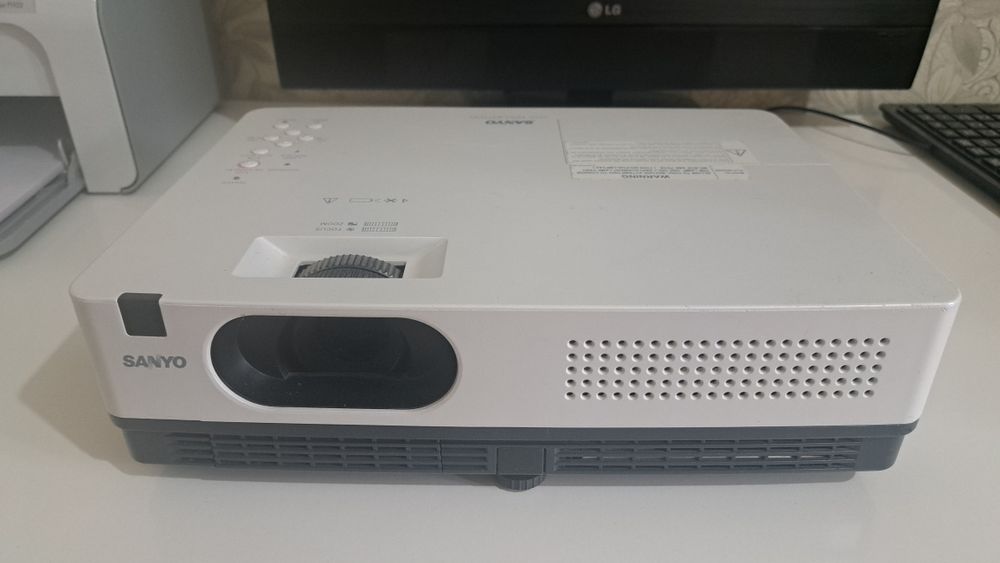 Проектор SANYO проектор