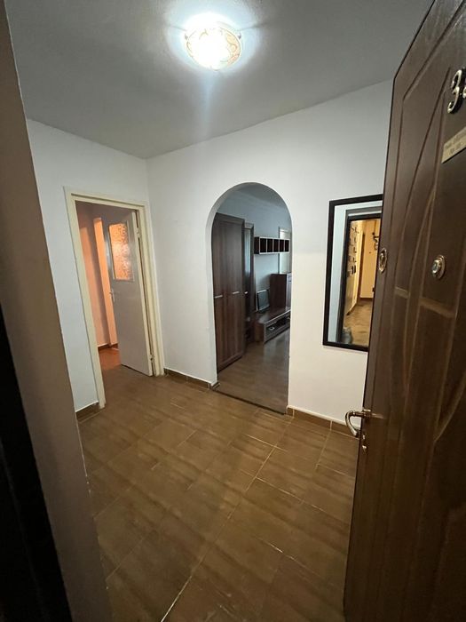 Vând apartament cu trei camere