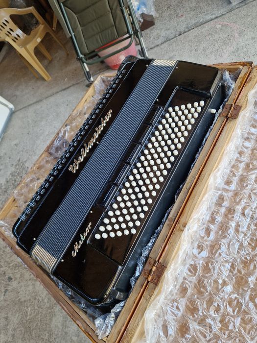 Антикварен акордеон Veltmaister Meteor 120 баса