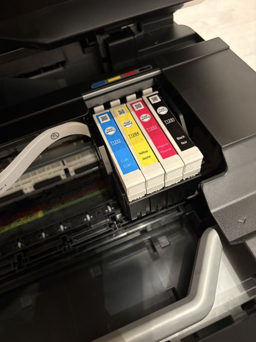 Принтер цветной Epson почти новый